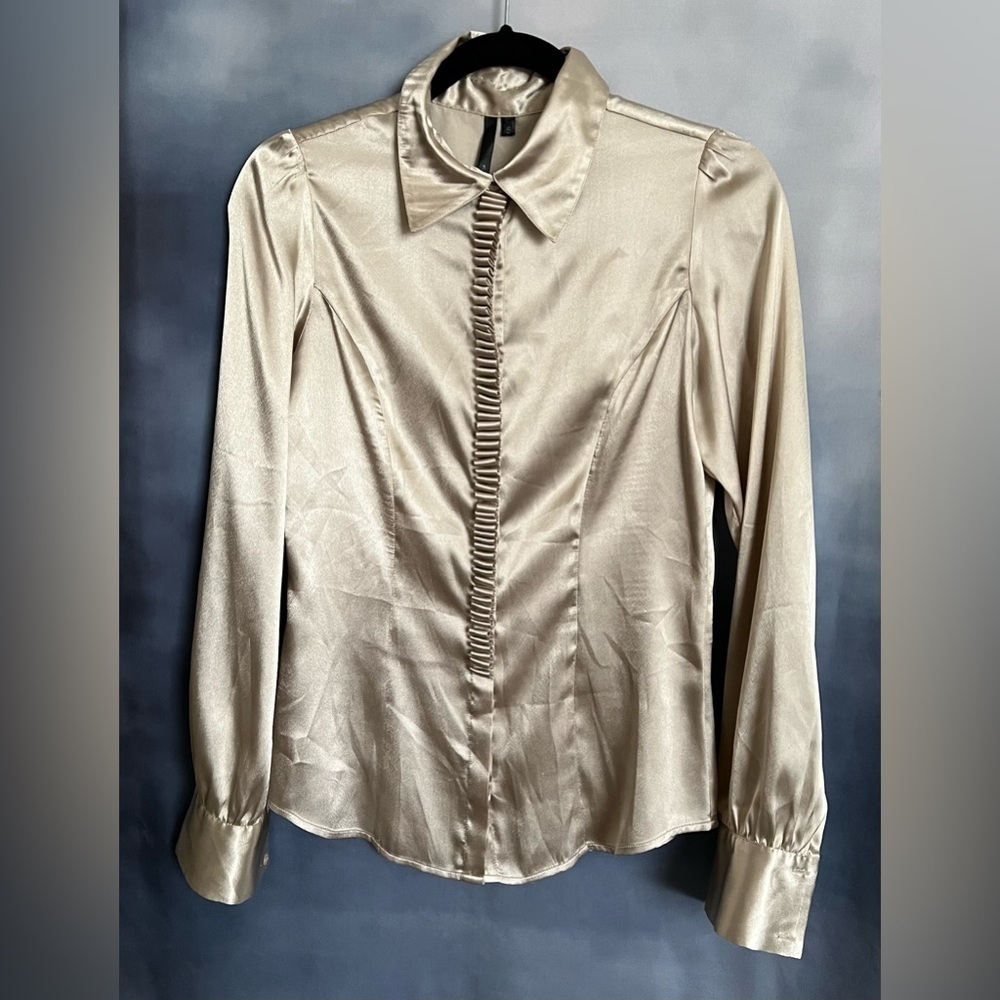 Champagne color button down blouse w/unique ruffle feature. EUC